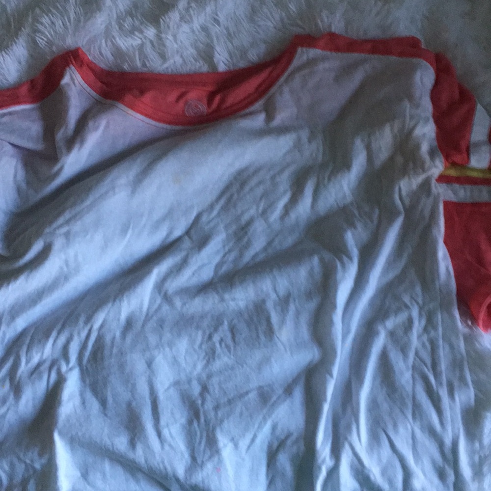 Medium sleeved shirt